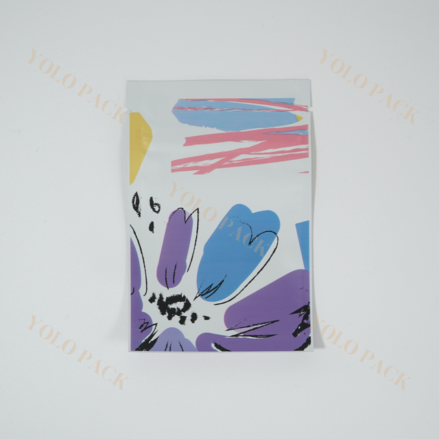 Customized Resealable Smell Proof Color Printing Plastic Three Sides Sealed Zipper Bag Mini Flat Pouch Snow Crisp Biscuit Candy Gift Food Grade Bag