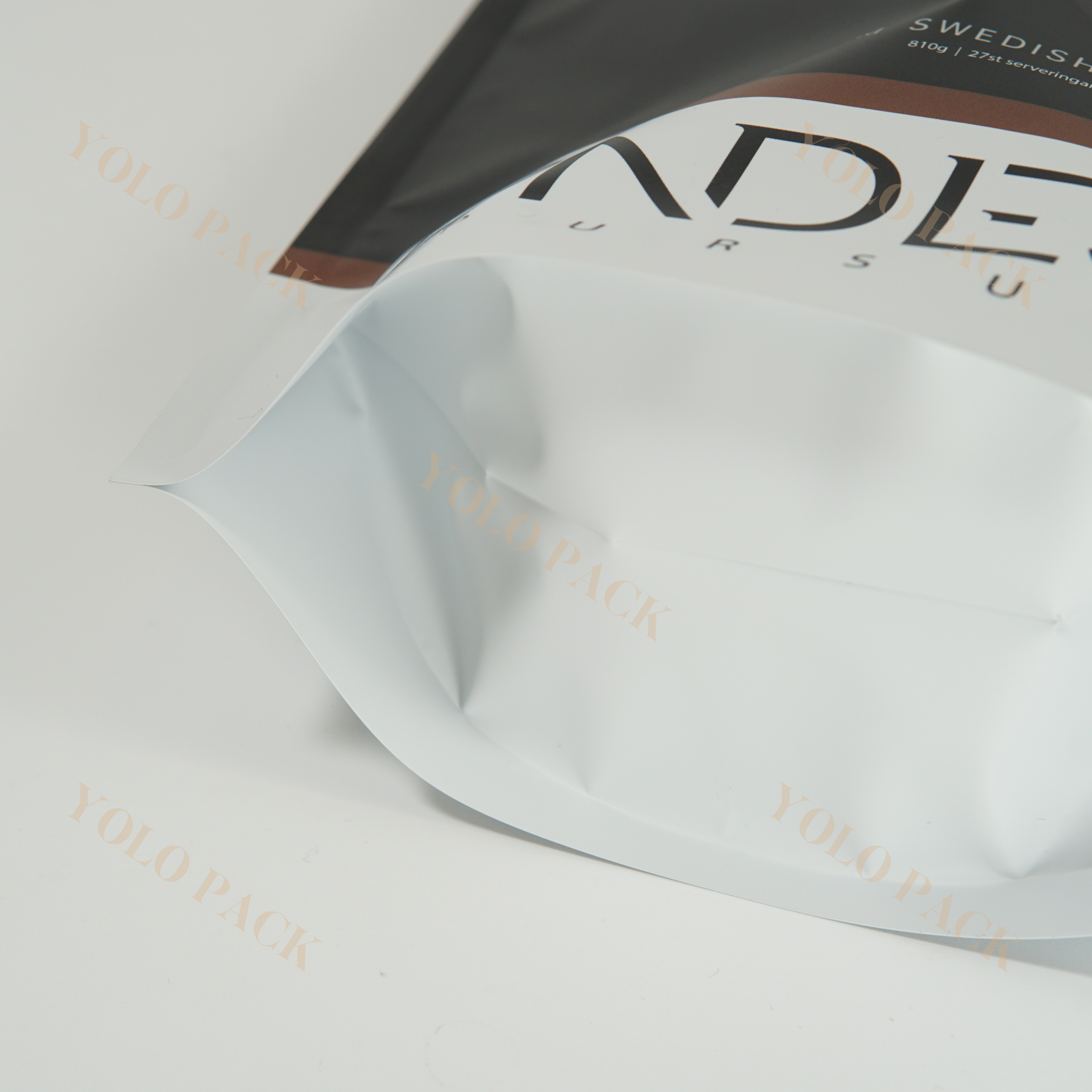 Elegant Matte Pouch Black And White Stand-Up Pouch High-Barrier Packaging for Dog & Cat Food Premium Pet Food Bag Resealable Doypack Bag