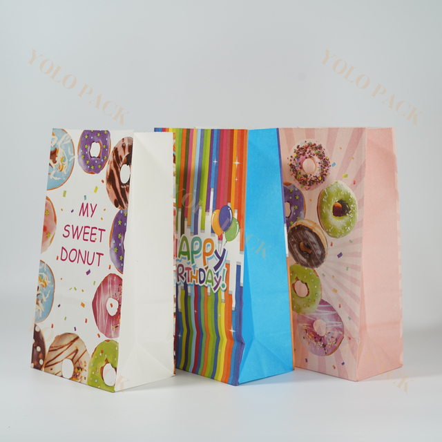 ODM Colorful Printed Paper Bag Cartoon Pattern Sweet Donut Theme Birthday Party Supplies Cookie Candy Doughnut Food Grade Square Bottom Packaging Bags
