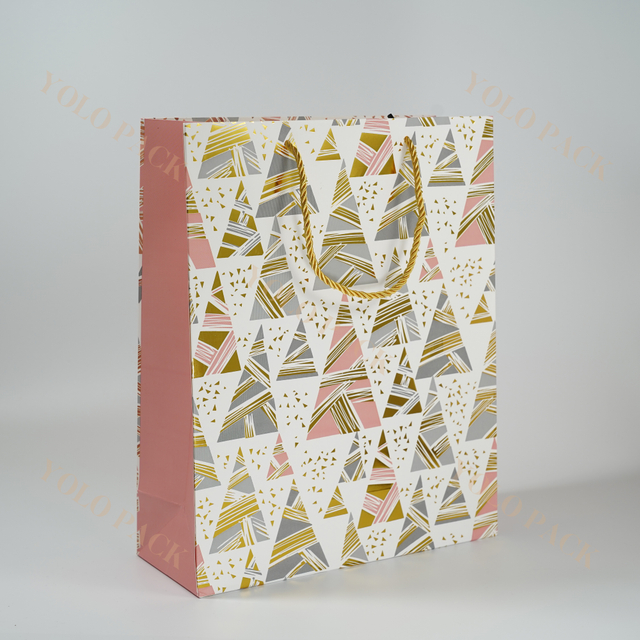 Customizable Reusable Kraft Paper Shopping Gift Packaging Bag With Handles Christmas Tree Pattern Gift Candy Retail Shopping Bag