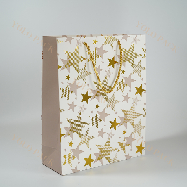 Customizable Star Shaped Golden Foiling Printing Gift Paper Bag With Handle Retail Supermarket Clothing Party Flat Bottom Packaging Bag